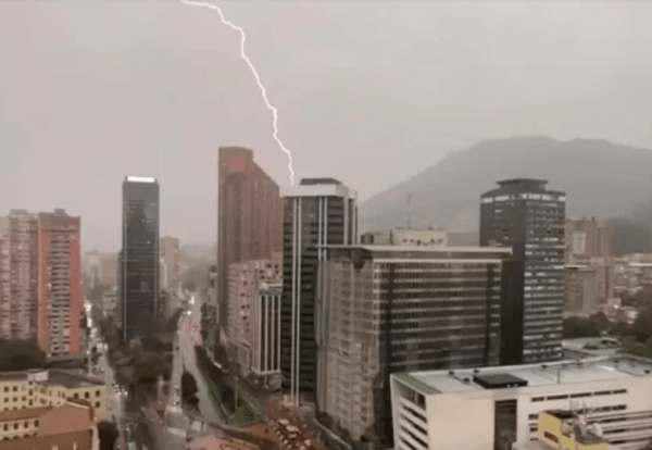 Video: así fue la terrible tormenta eléctrica que vivió Colombia en tan solo dos horas