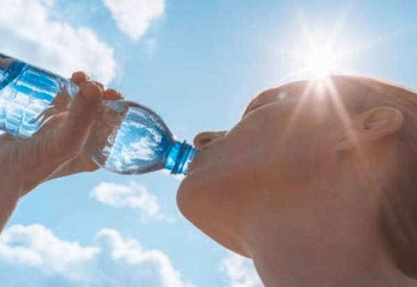Un nuevo estudio confirmó que ChatGPT consume medio litro de agua por cada conversación sencilla