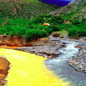 Una provincia argentina tiene un “río de oro” y ofrece paisajes impresionantes: ¿dónde queda y cómo se llega?