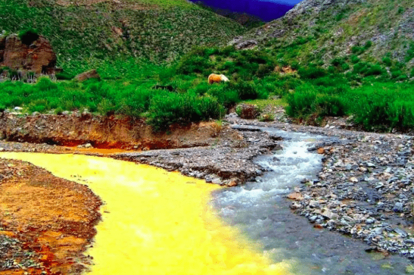 Una provincia argentina tiene un “río de oro” y ofrece paisajes impresionantes: ¿dónde queda y cómo se llega?