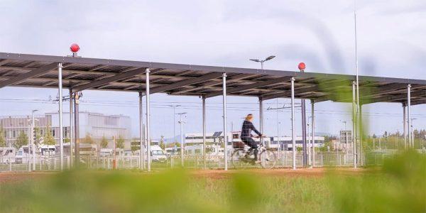 Así es el primer carril para bicicletas que funciona con energía solar