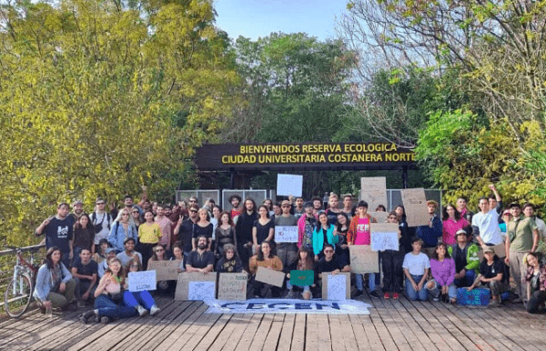 Estudiantes de la UBA marcharon contra la instalación de bares en la Reserva Ecológica