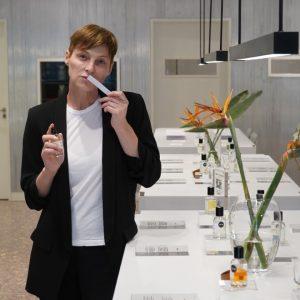 Cómo funciona la primera estación de refill de perfumes de autor made in Argentina