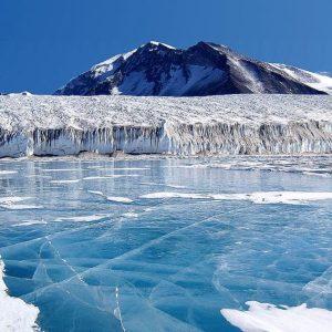 Científicos revelaron que la Antártida perdió un pedazo de hielo marino grande como la Argentina