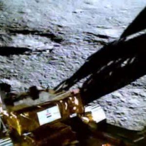 El robot móvil de la India realizó su primer gran descubrimiento en el polo sur de la Luna
