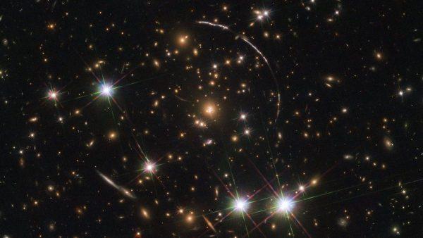 NASA presentó la foto de una estrella un millón de veces más luminosa que el Sol