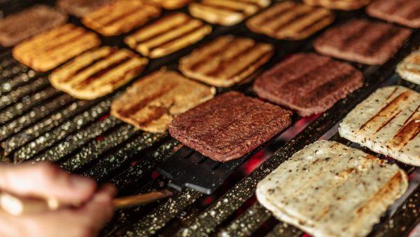 Del quincho al emprendimiento: la historia de Bien Plantados, la marca de hamburguesas cuadradas sin carne que conquista el mercado