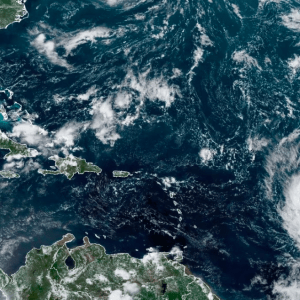 El huracán Lee va hacia el Caribe y podría convertirse en la primera tormenta de categoría 5
