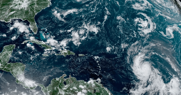 El huracán Lee va hacia el Caribe y podría convertirse en la primera tormenta de categoría 5