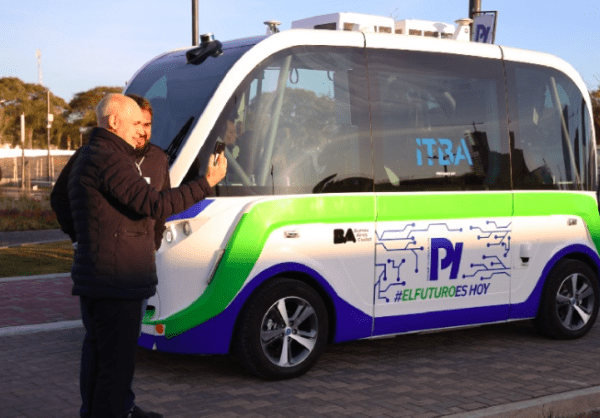 Presentaron un bus eléctrico autónomo que recorrerá el Parque de la Innovación