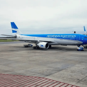 Aerolíneas Argentinas realizó su primer vuelo con combustible sostenible