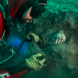 Arqueólogos descubrieron un templo y tesoros de hace casi 2500 años hundidos en el mar de Egipto