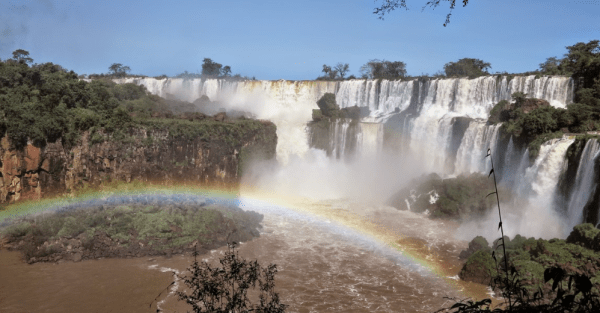 Tras el desastre natural, las Cataratas del Iguazú quintuplicaron su caudal de agua
