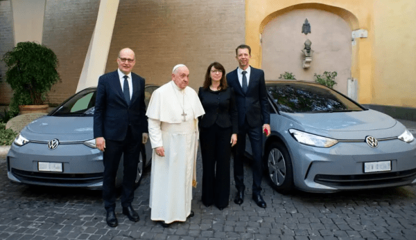 El Vaticano cambiará toda su flota de vehículos por autos eléctricos, ¿qué vehículos serán?