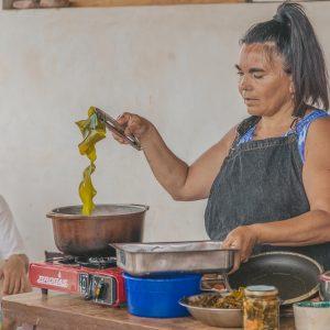Economía azul: es argentina y creó un emprendimiento sustentable a base de algas