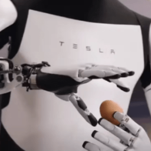 Tesla presentó la nueva generación de su robot Optimus y causó furor por su estabilidad