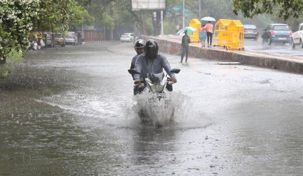 Tras lluvias torrenciales, 10 muertos y 12000 evacuados en la India