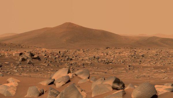 La NASA halló un libro en la superficie de Marte y reveló la imagen