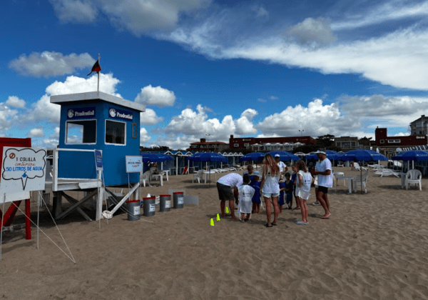 Una reconocida aseguradora lleva la sustentabilidad a las playas argentinas