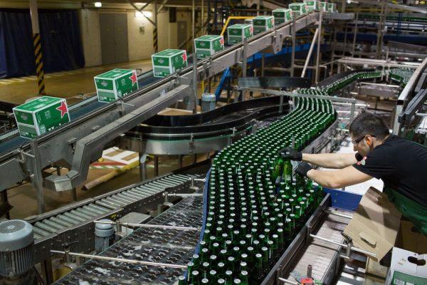 Siemens y Heineken buscan descarbonizar más de 15 fábricas de cerveza en el mundo