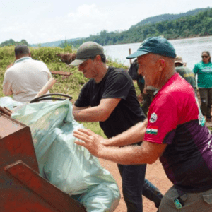 Retiraron más de tres toneladas de basura del río Uruguay en Misiones