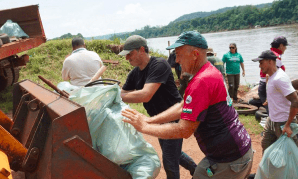 Retiraron más de tres toneladas de basura del río Uruguay en Misiones