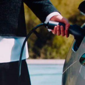 Xiaomi lanzó su propio supercargador para autos eléctricos para competir con Tesla