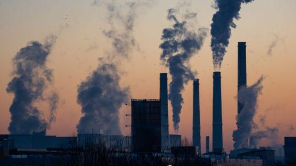 Tras la firma del Acuerdo de París, las principales empresas contaminantes aumentaron sus emisiones