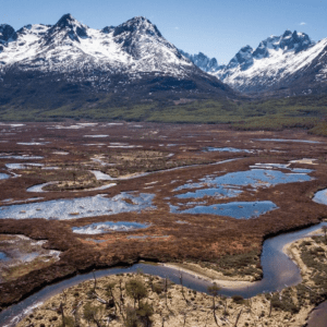 Cambio climático: así una fotógrafa argentina busca proteger los glaciares negros de Tierra del Fuego
