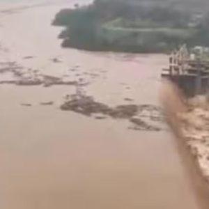 En Brasil, se rompió una represa de agua y evacuaron la zona por el riesgo de derrumbe