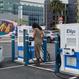 Tesla dejó de construir cargadores para vehículos eléctricos, ¿quién lo hará ahora?