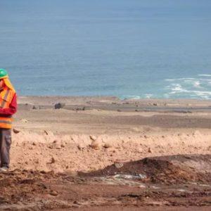 Un gigante avanza con la construcción de una planta desalinizadora de agua de mar para utilizar en la minería