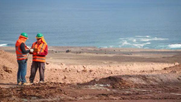 Un gigante avanza con la construcción de una planta desalinizadora de agua de mar para utilizar en la minería