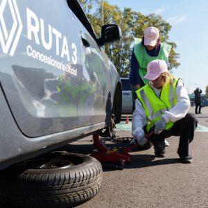 Una importante automotriz lanzó un programa que empodera a las mujeres con clases de manejo