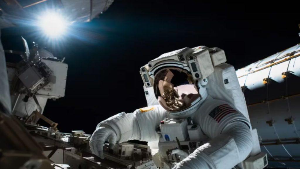 5 alimentos y bebidas que los astronautas evitan comer en el espacio
