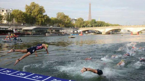 La calidad del agua del río Sena pone en duda el triatlón olímpico en París 2024