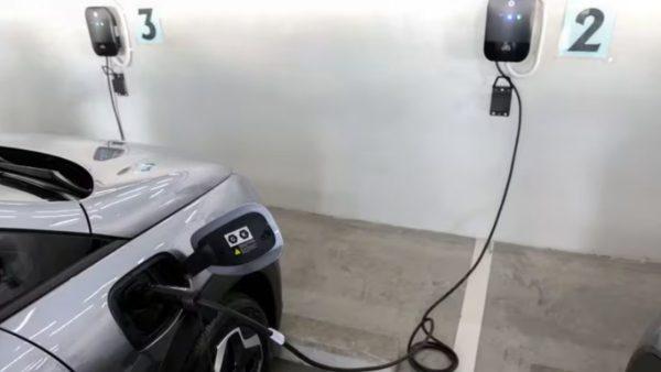 Cómo puede ser que una toalla húmeda permita ahorrar tiempo de carga en los autos eléctricos