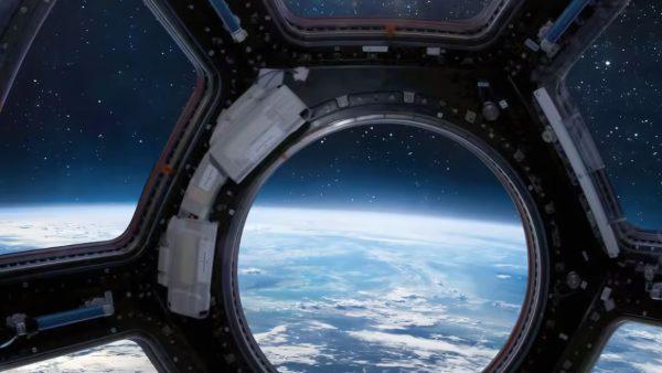 Así duermen los astronautas que están varados en el espacio