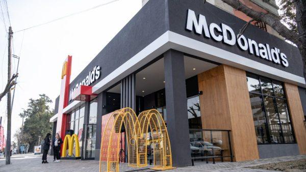 Bajo un modelo que incorpora iniciativas sustentables, McDonald’s inauguró un nuevo local en Argentina