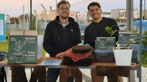 Son argentinos, reciclan pelo y crearon una solución sustentable para prevenir derrames de petróleo