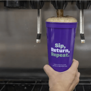 Starbucks, Coca-Cola y PepsiCo impulsan el uso de vasos reutilizables