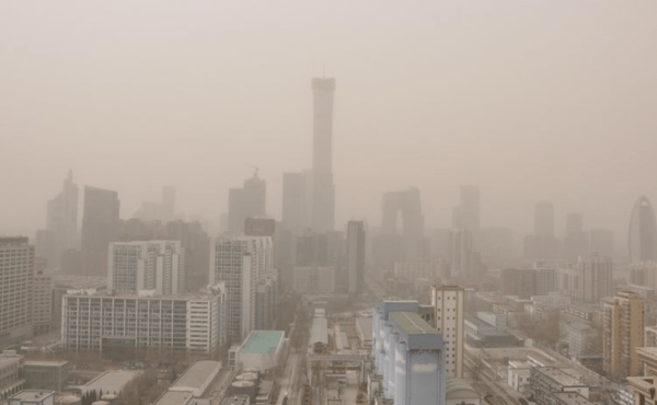 La contaminación del aire eleva el riesgo de demencia, advierten
