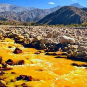 Así es el río amarillo que pocos conocen en Argentina y que es un destino ideal para descansar