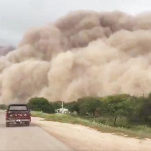 Impactante tormenta de polvo sorprendió a un pueblo en Santiago del Estero