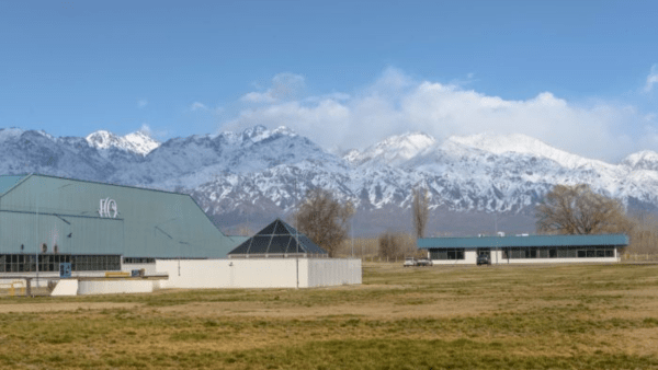 Al estilo de las bodegas, ofrecen tours gratuitos para conocer el origen del agua de alta montaña