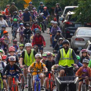Qué es Bike Bus, una alternativa innovadora y sustentable para el transporte escolar
