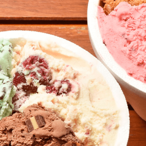 Una empresa cordobesa fabrica envases para helados que se descomponen en tiempo récord