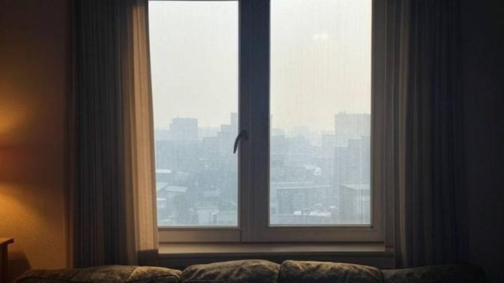 Por qué las autoridades en California piden cerrar las ventanas de las casas y oficinas
