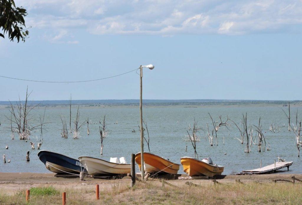 Pesca, silencio y descanso: la laguna «escondida» que atrae cada vez más turistas en Buenos Aires