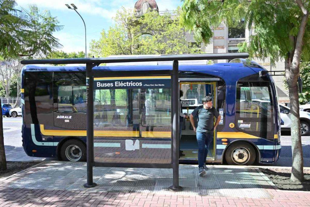Empieza a funcionar la primera línea de colectivos eléctricos en CABA: recorrido, paradas y frecuencia del nuevo servicio
